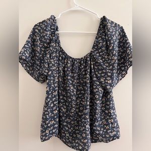 Nine Britton flowy short sleeve top. Size medium.